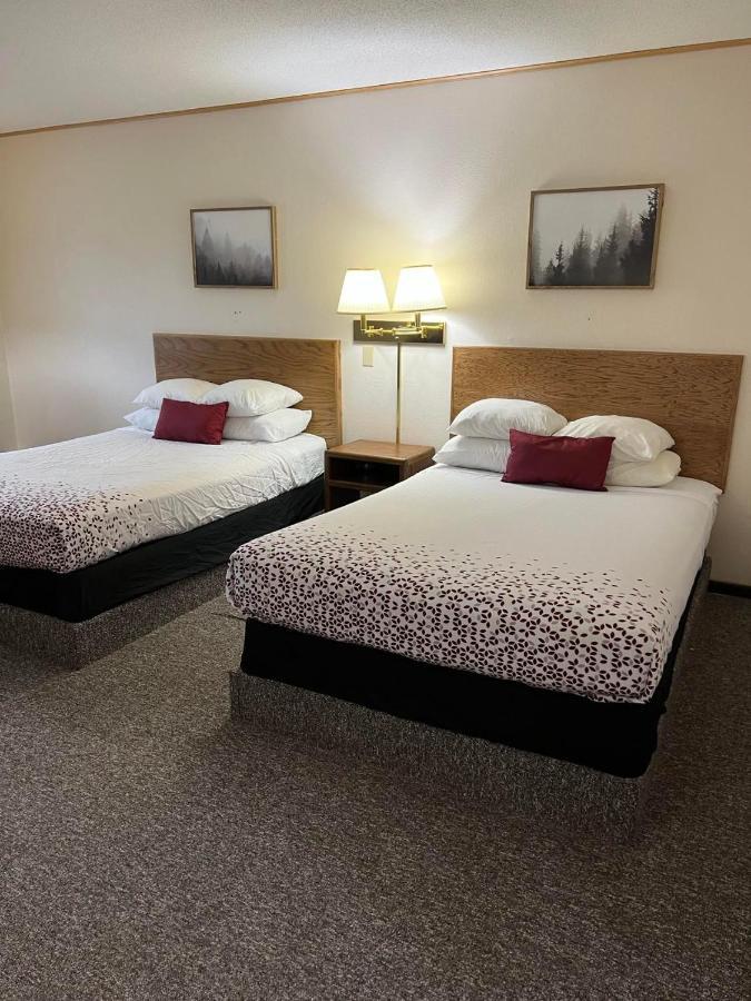 Northwoods Motel Ladysmith Экстерьер фото