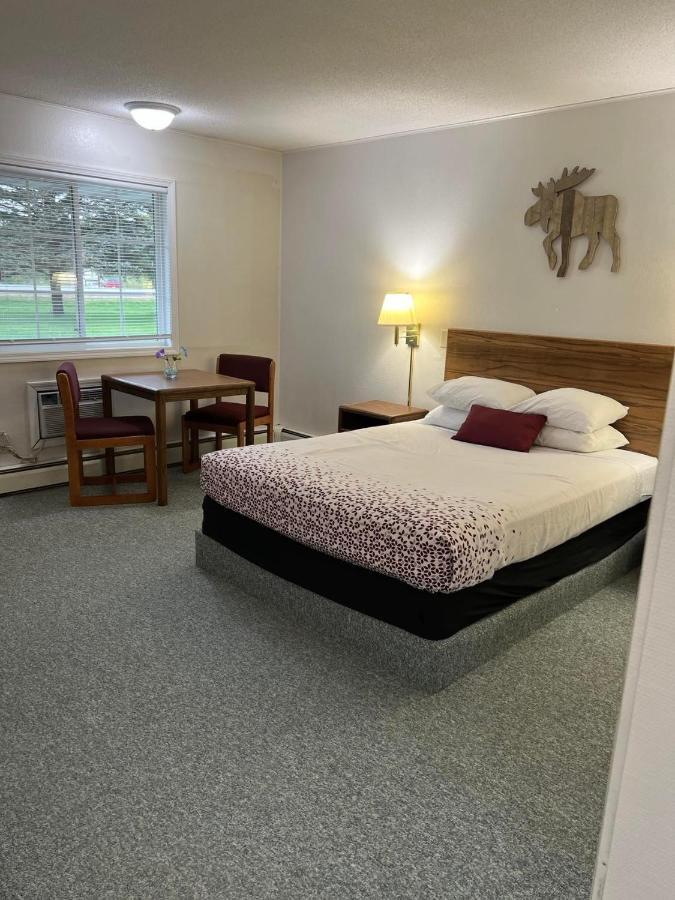 Northwoods Motel Ladysmith Экстерьер фото