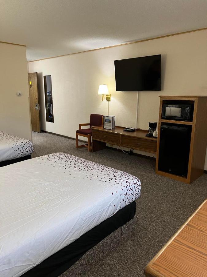 Northwoods Motel Ladysmith Экстерьер фото